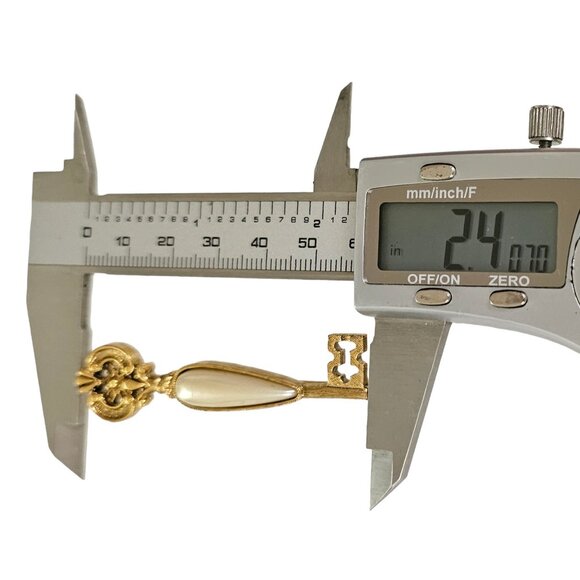 1928 Brand Gold Tone Faux Pearl Skeleton Key Brooch Pin L263 - Picture 6 of 7